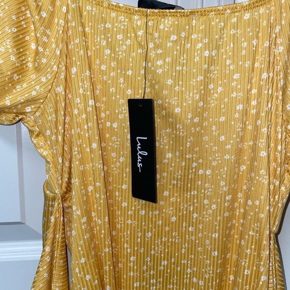 Lulu’s floral bodysuit. Never worn. NWT. Size M - Picture 2 of 2